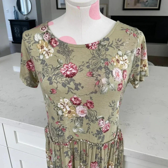 Papillon SS Rayon Spandex Floral Dress w Tiered Design Sage Green Grey Sz S NWT - Picture 6 of 13